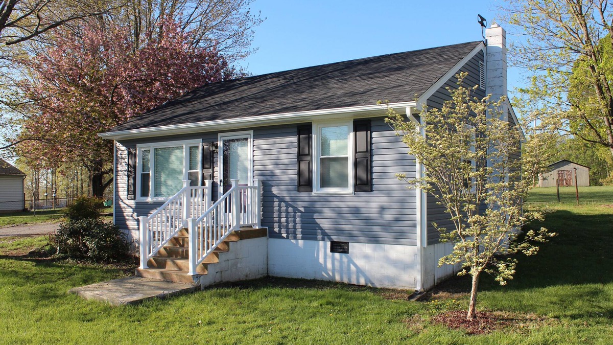 Lynchburg House | Home Sweet Home - clean & convenient