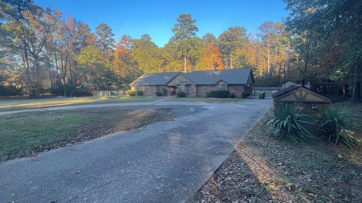 Redlick House | Home sweet home! Have enough space for big group family time with swimming pool