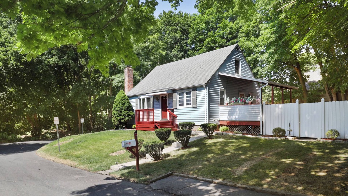 Danbury House | Home Sweet Home in Danbury