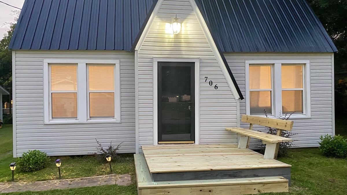 Paris House | Home Town Getaway - 2 bed 1 bath home - close to town!