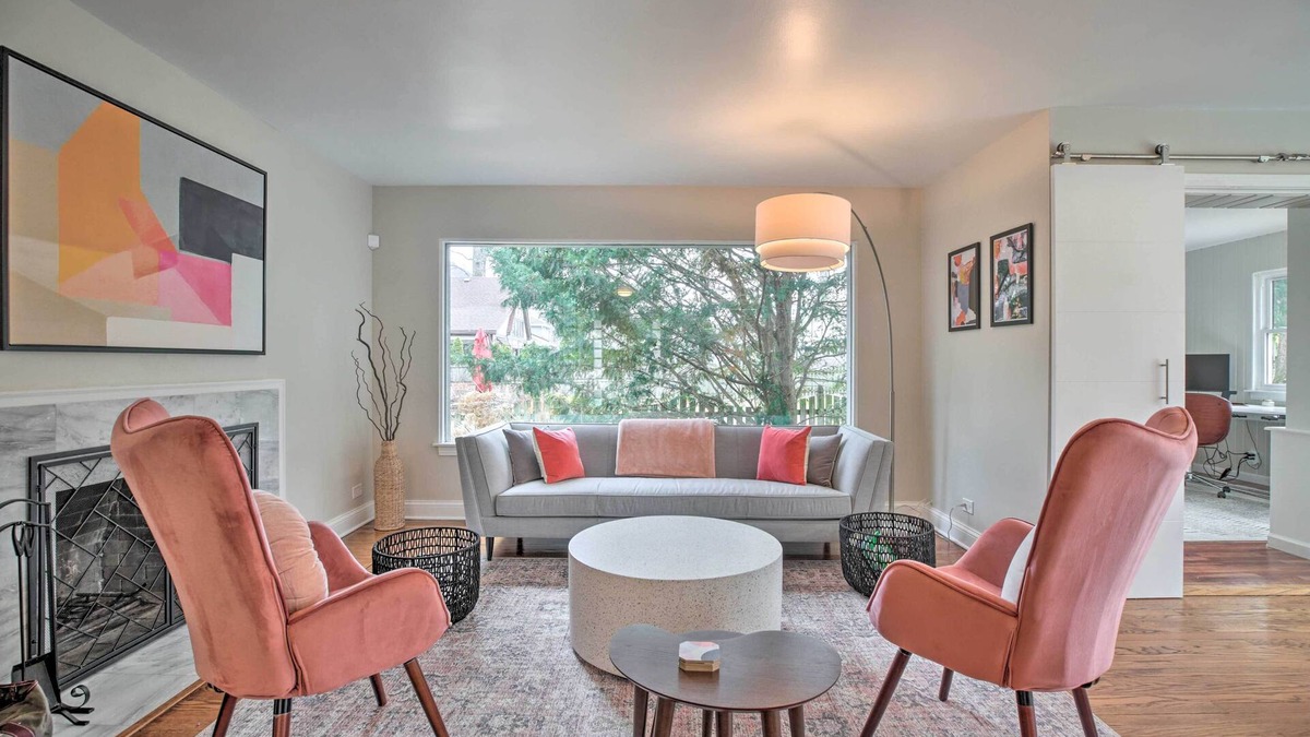 Glen Ellyn House | Home w/Office + Yard: 25 Mi to Downtown Chicago!