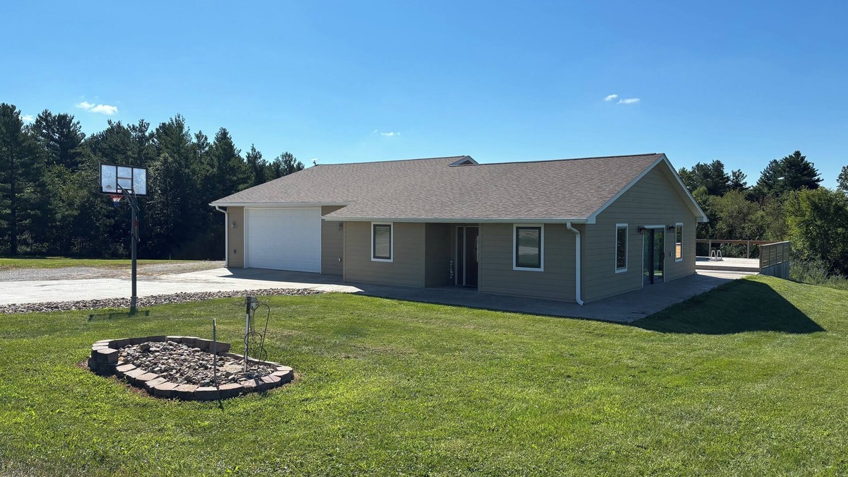 Mystic House | Home w/Pool on Lake Rathbun – less than 1 Mile to Boat Ramp!