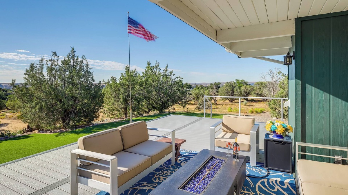 Farmington House | Home w/Views & Fire Pit, 10 Mi to Aztec Ruins!