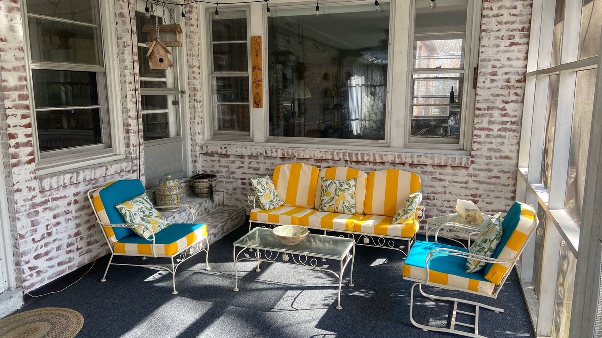Manchester House | Home with Amazing Screened in Patio and Back Yard