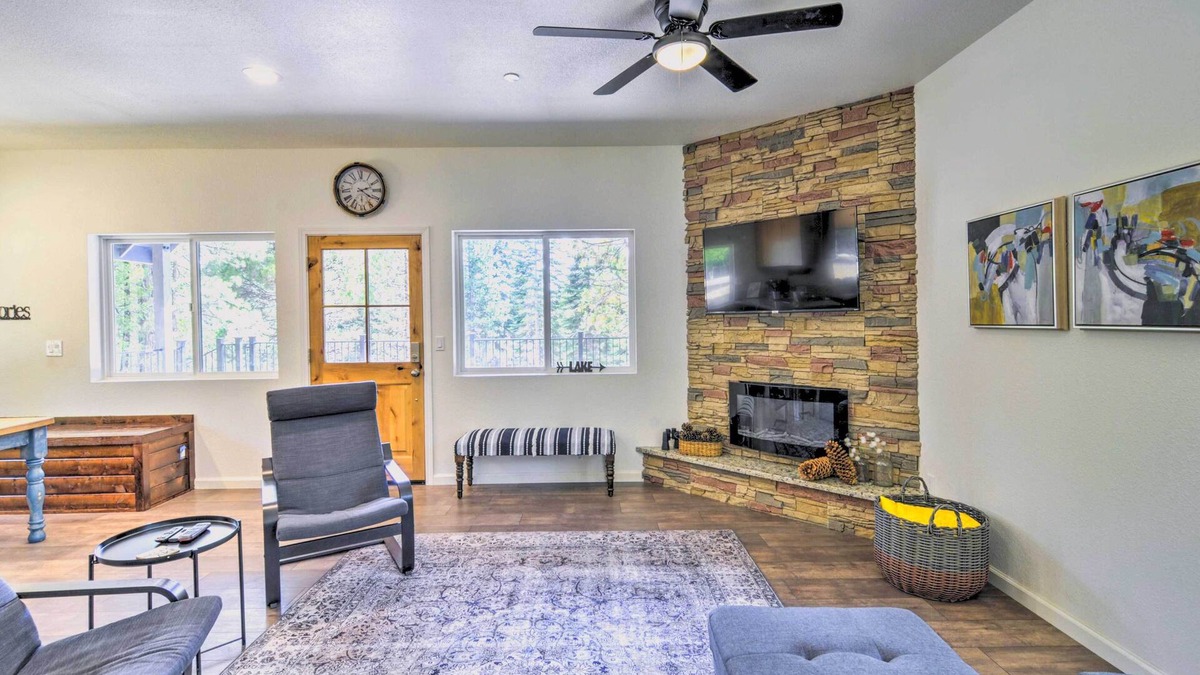 Lake Almanor West House | Home with Hot Tub ~ 1/2 Mile to Boat Launch!