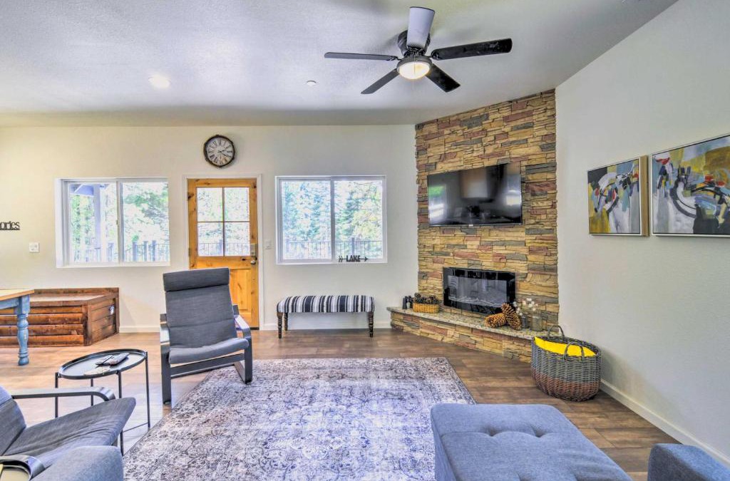 Lake Almanor West House | Home with Hot Tub about half Mile to Boat Launch!