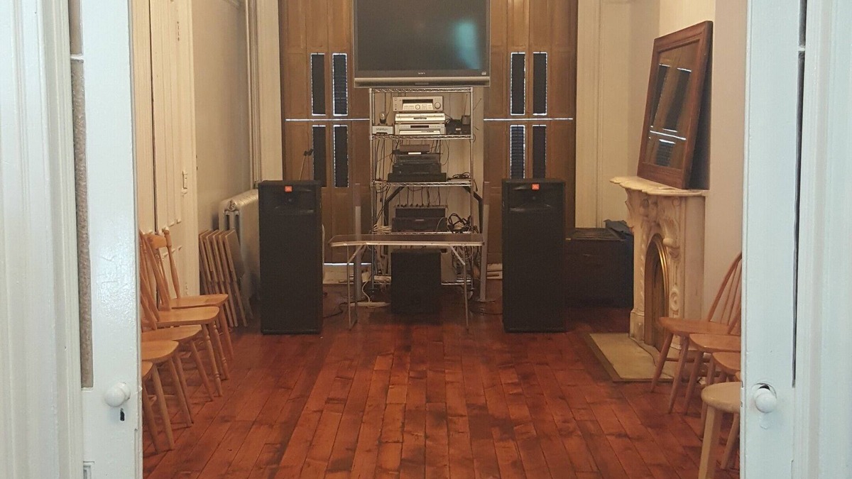 Clinton Hill Bed & Breakfast | HOME WITH MANY AMENITIES INCLUDING EVENT SPACE AND BACK PORCH