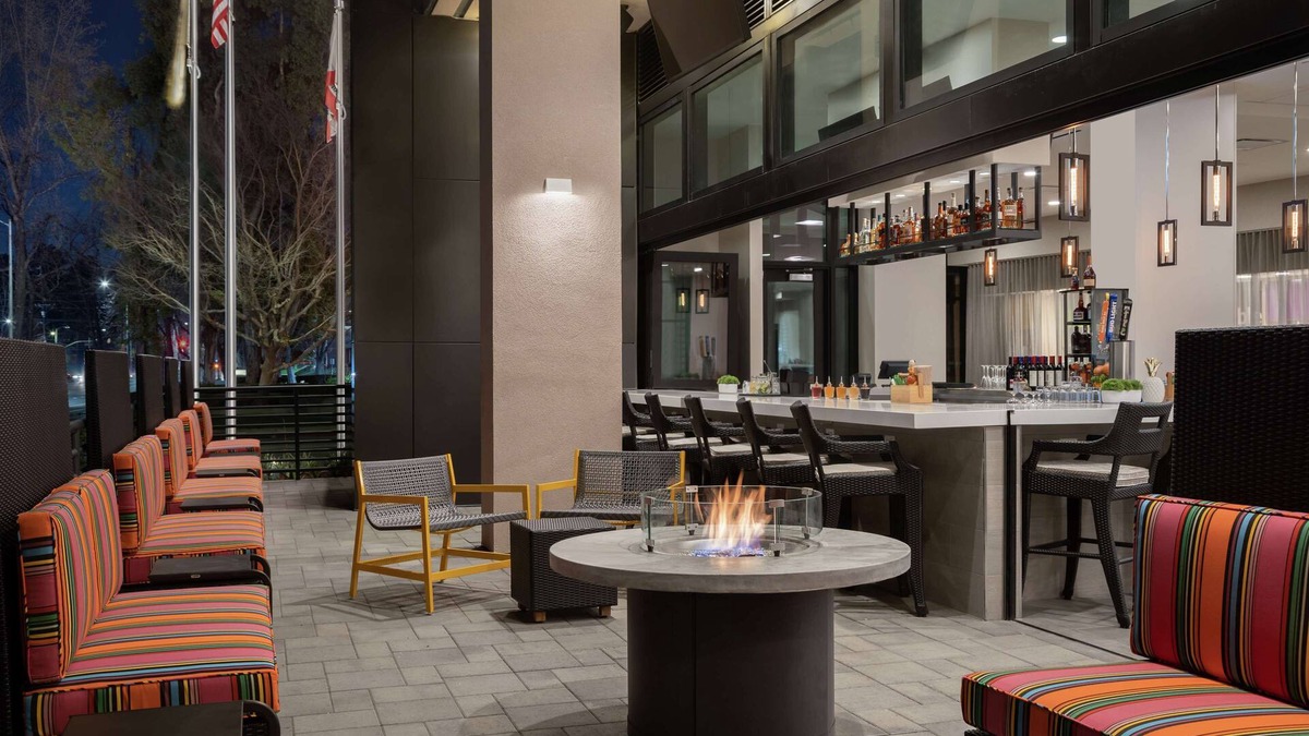 Warner Center Hotel | Home2 Suites By Hilton Woodland Hills