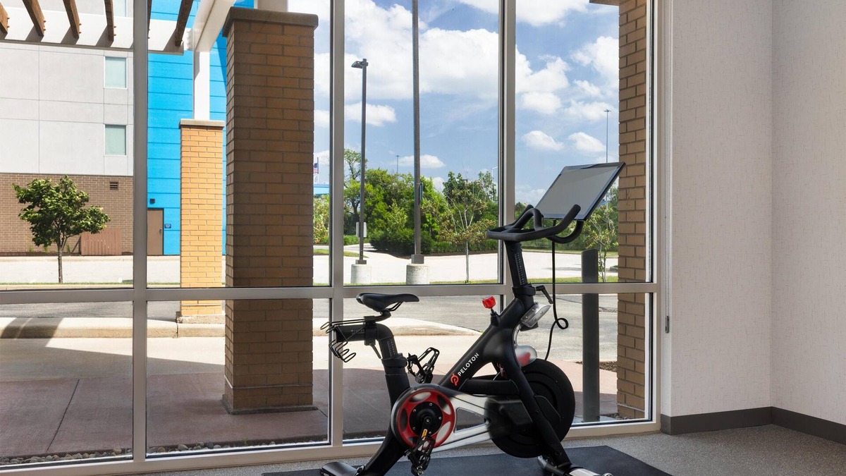 Waukesha Hotel | Home2 Suites by Hilton Milwaukee Brookfield