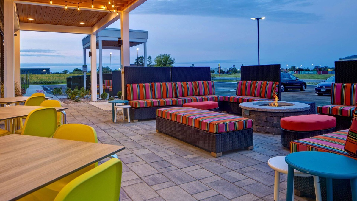 Loves Park Hotel | Home2 Suites by Hilton Loves Park Rockford
