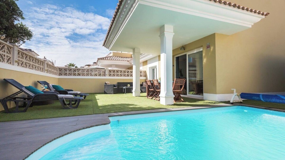 Geafond Villa | Home2Book Villa Fiona Private Pool & Wifi