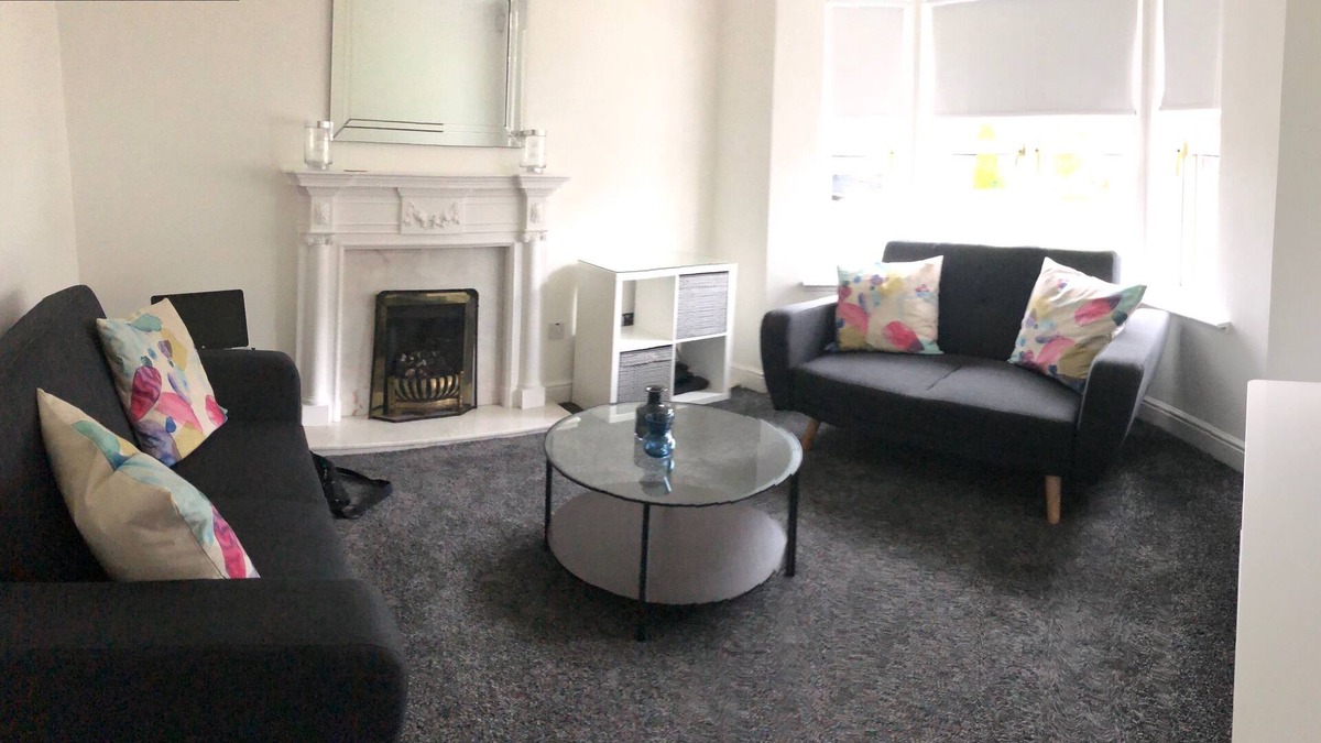 East Kilbride House | Home2Home Meadow House
