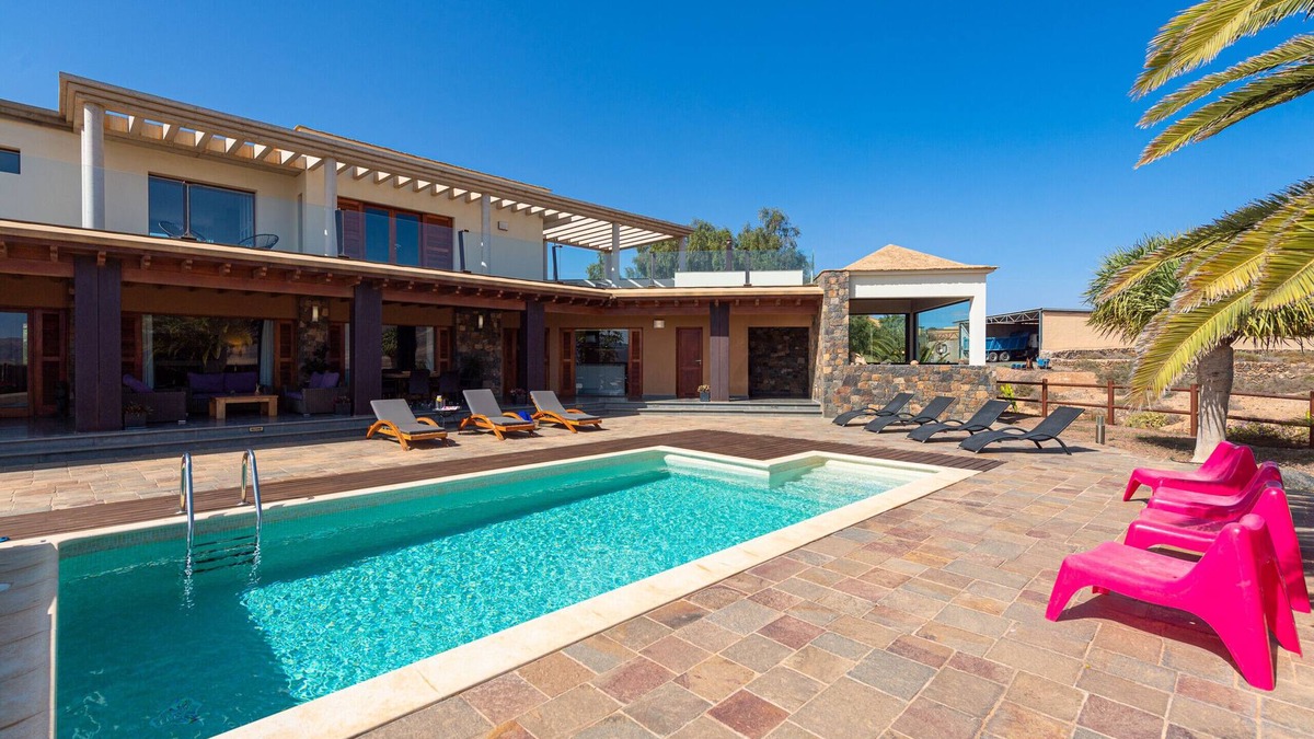 Triquivijate Villa | HomeForGuest Casa Altanntes: Heated Pool, 4000m² garden - HomeForGuest