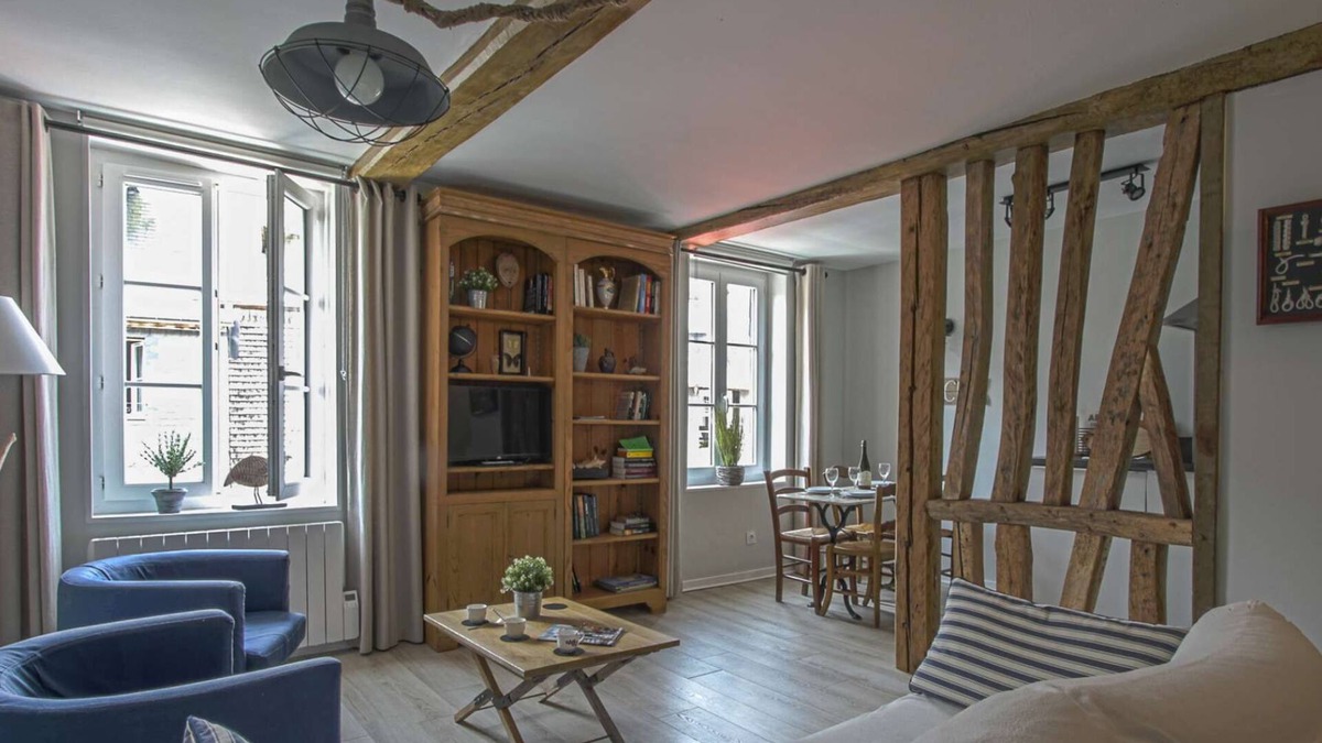 Enclos Apartment | Homely 2-bdr apmt for up to 4 in the heart of Old Honfleur - Triplex Le Phare ★
