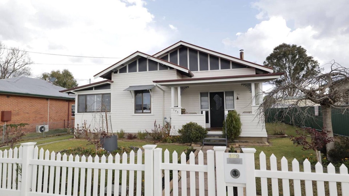 Tenterfield House | Homely 2-Bed Cottage Near Tenterfield Centre