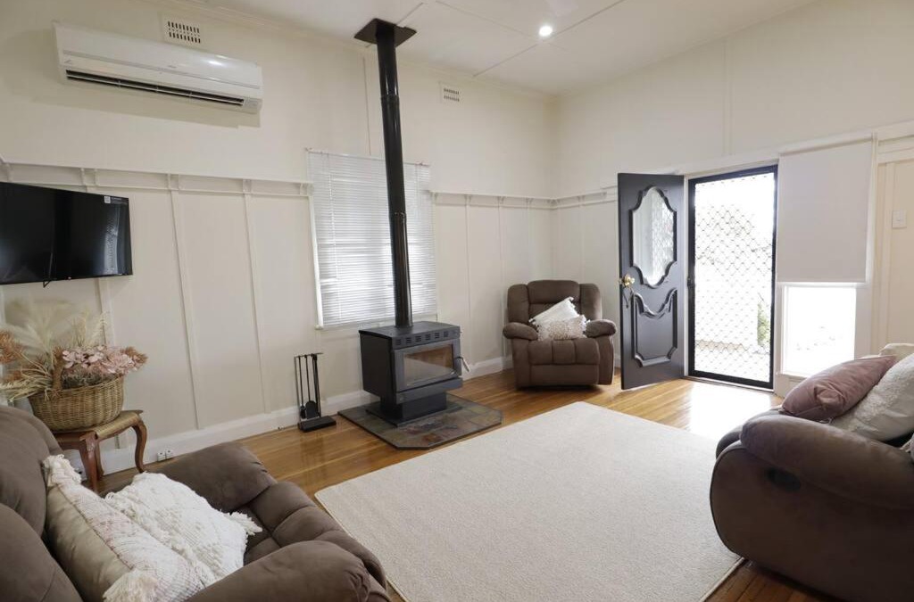 Tenterfield House | Homely 2-Bed Cottage Near Tenterfield Centre