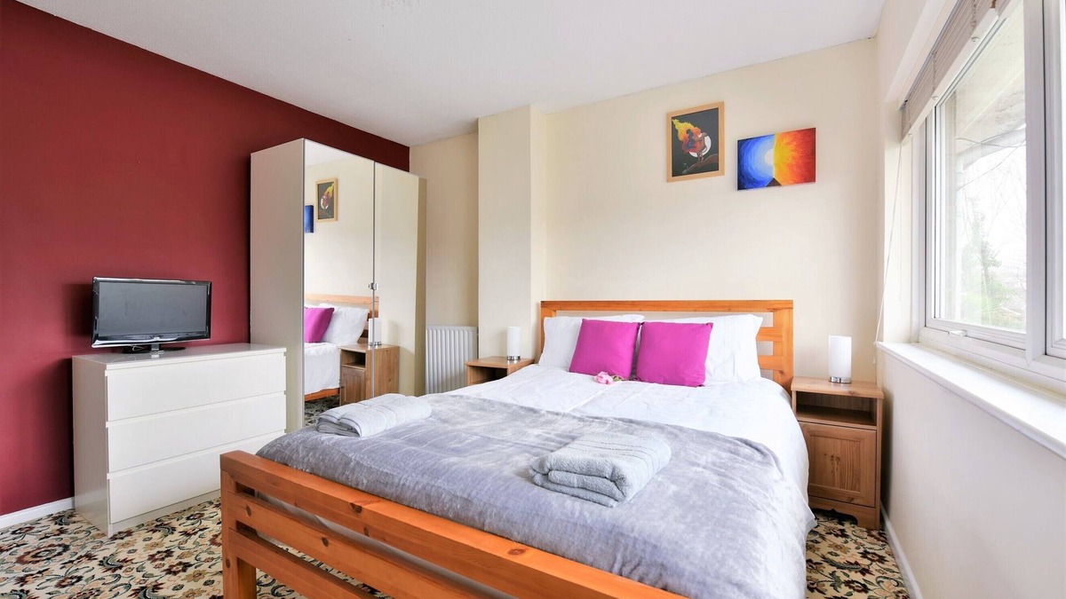 Middle Park and Sutcliffe Apartment | Homely 2-bedroom apartment in nice London with WiFi