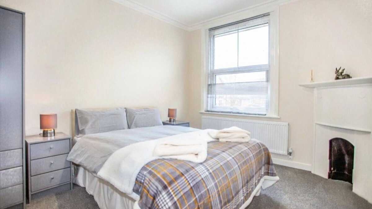 Watford Apartment | Homely 2Bedroom/1Bathroom Flat w/FREE WIFI & FREE PARKING
