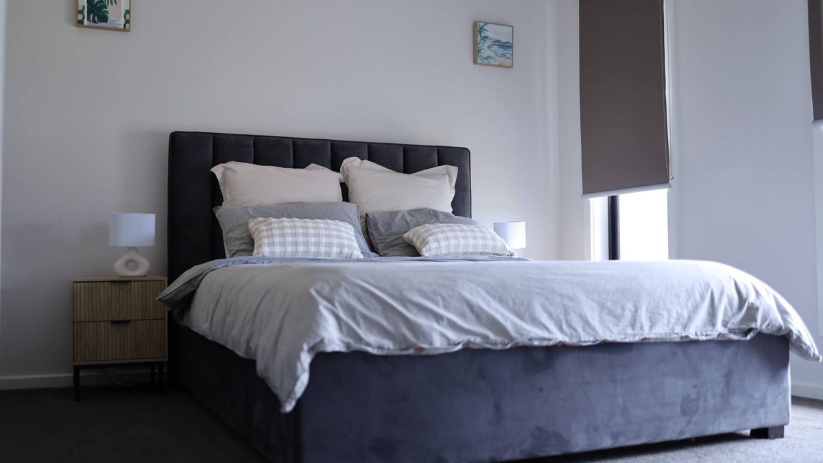 Wyndham Vale House | Homely 4 bedroom house with central cooling and WiFi in brilliant Wyndham.