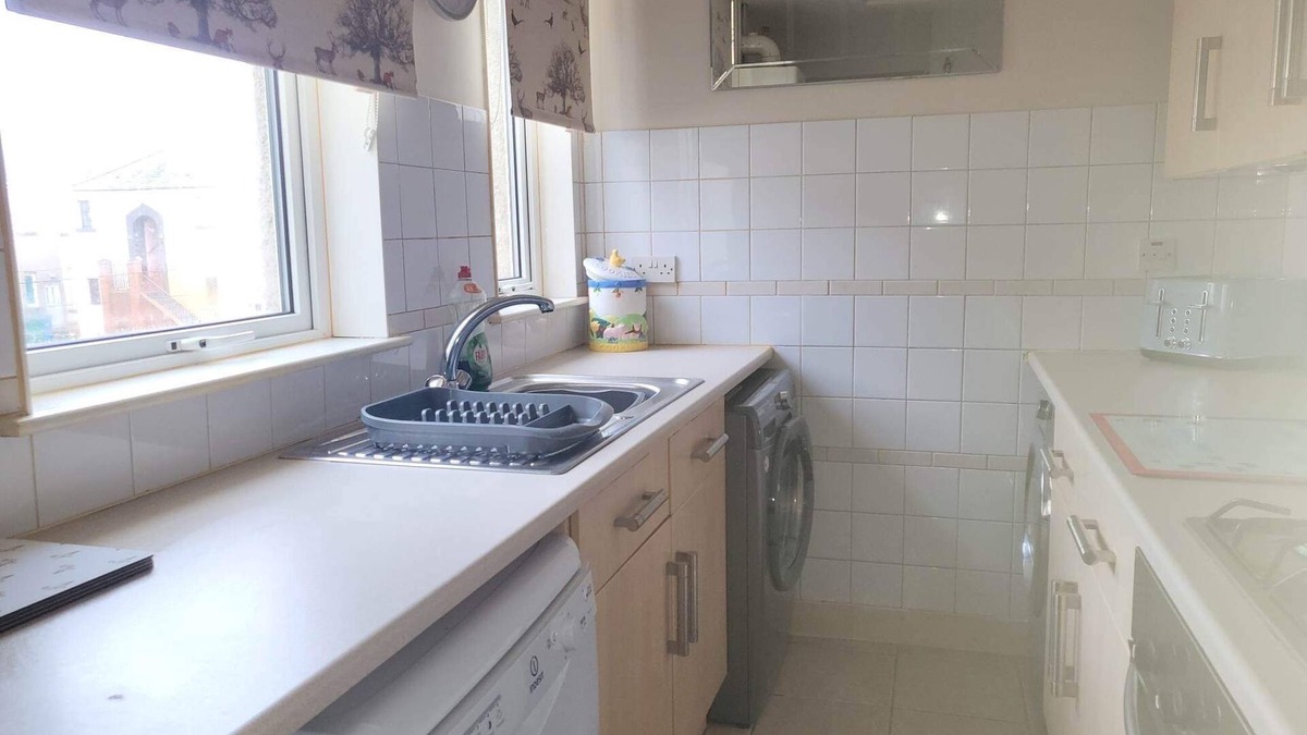 Levenmouth House | Homely Apartment near the Beach with Mini Luxuries