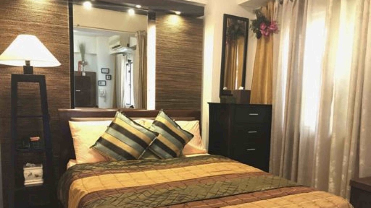 Bonifacio Global City Condo | Homely Apartment with a pool view