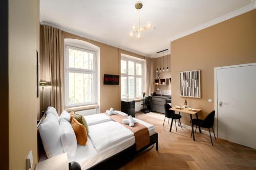 Prenzlauer Berg Apartment | Homely Berlin - Heritage Studio , Kingsize Bed , Kitchen , WiFi