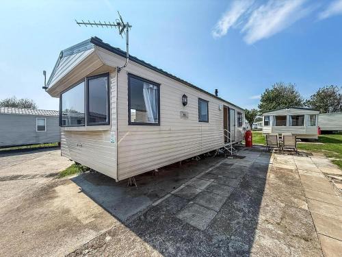 Winestead Boat Rental | Homely Caravan At Sand Le Mere Holiday Park In Yorkshire Ref 71012M