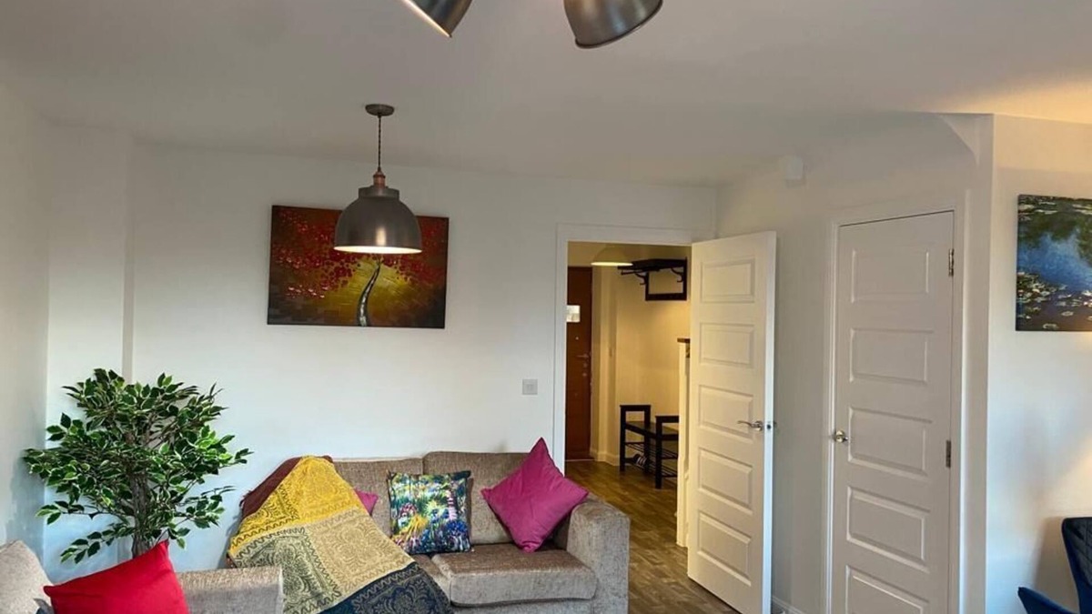 Trumpington House | Homely Contemporary Trumpington House; 5 mins drive to Addenbrookes Hospitaln