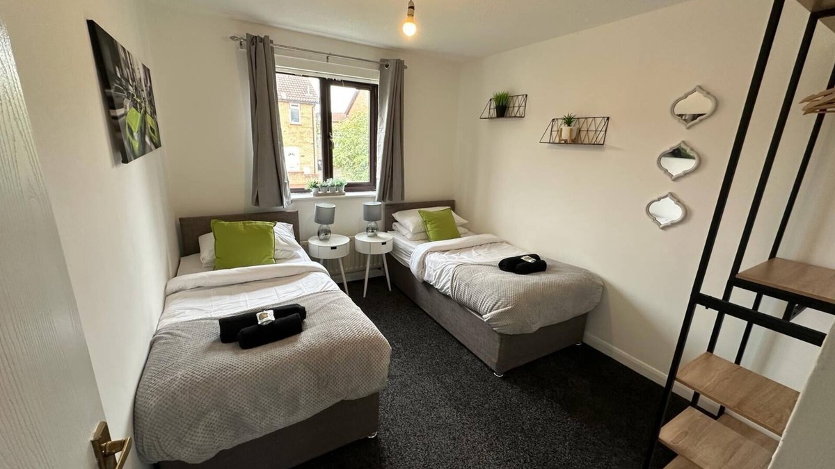 Milton Keynes House | Homely Milton Keynes Stay!