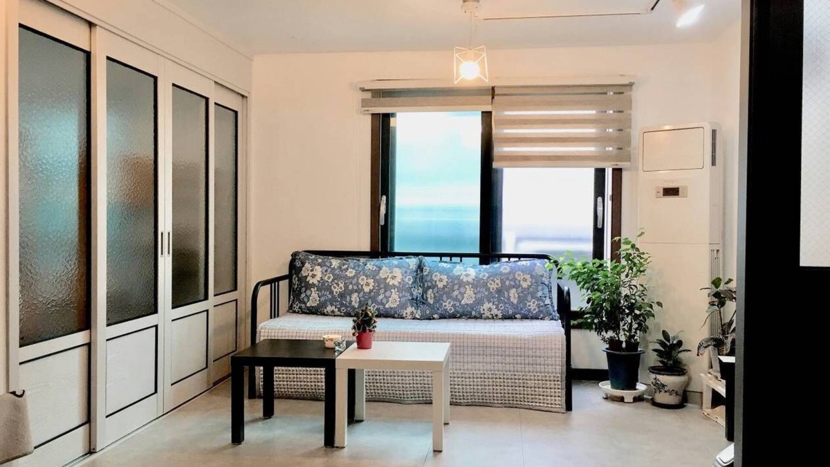 Deungchon-dong Apartment | Homely Place with Family and Friends