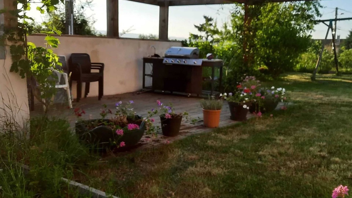 Saint-Georges-de-Baroille Villa | Homerez - Villa in Saint-Georges-de-Baroille