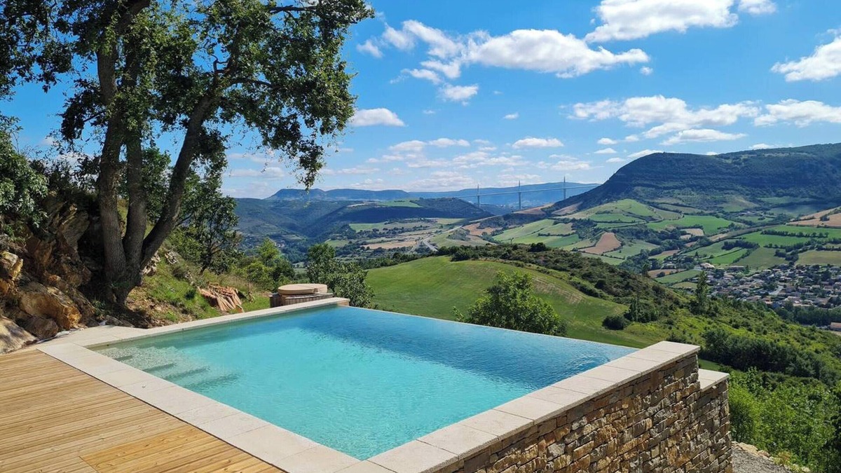 Saint-Georges-de-Luzencon House | Homerez - House, Saint-Georges.
