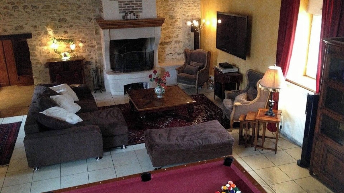 Les Houches House | Homerez - House-St-Georges-sur-B