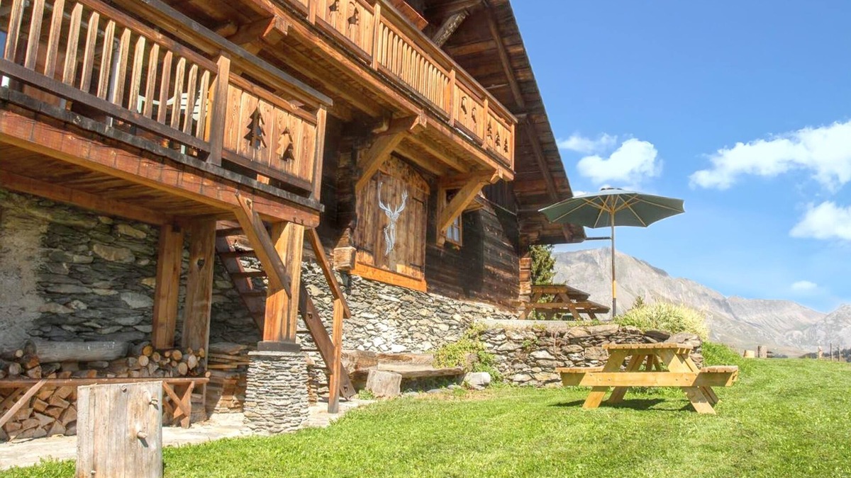 Saint-Nicolas-la-Chapelle Ski Chalet | Homerez - Chalet in Saint-Nicolas-la-Chapelle