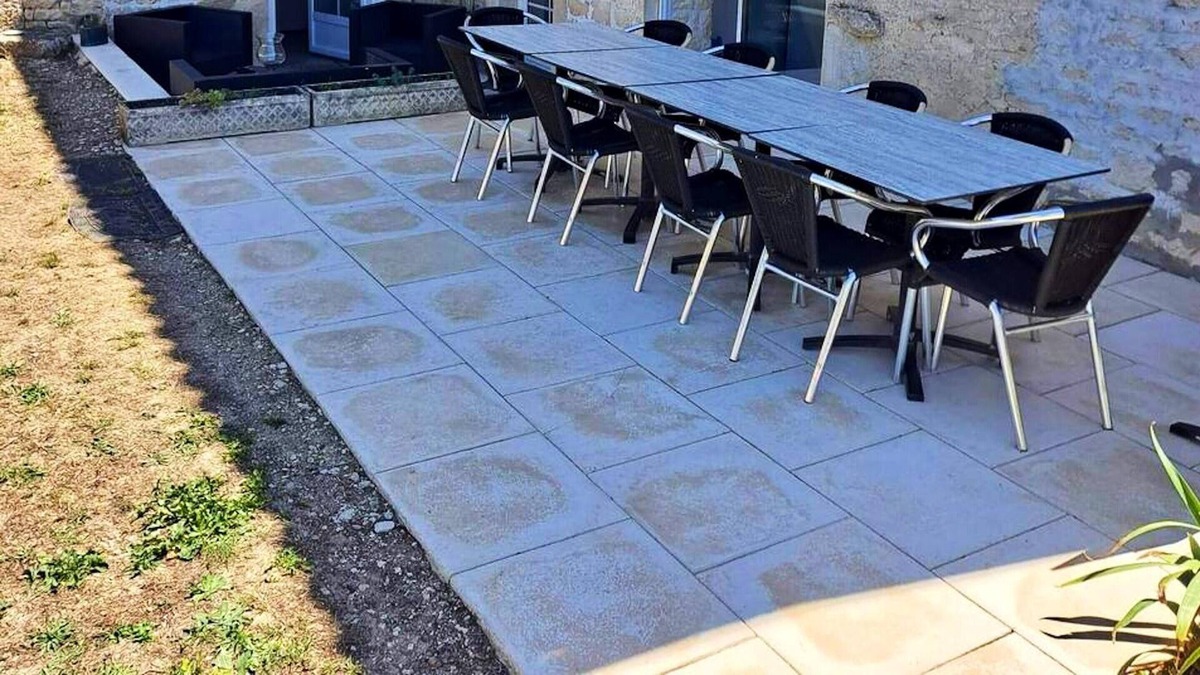 Saint-Mande-sur-Bredoire House | Homerez - Large house for 12 people with terrace in Saint-Mandé-sur-Brédoire