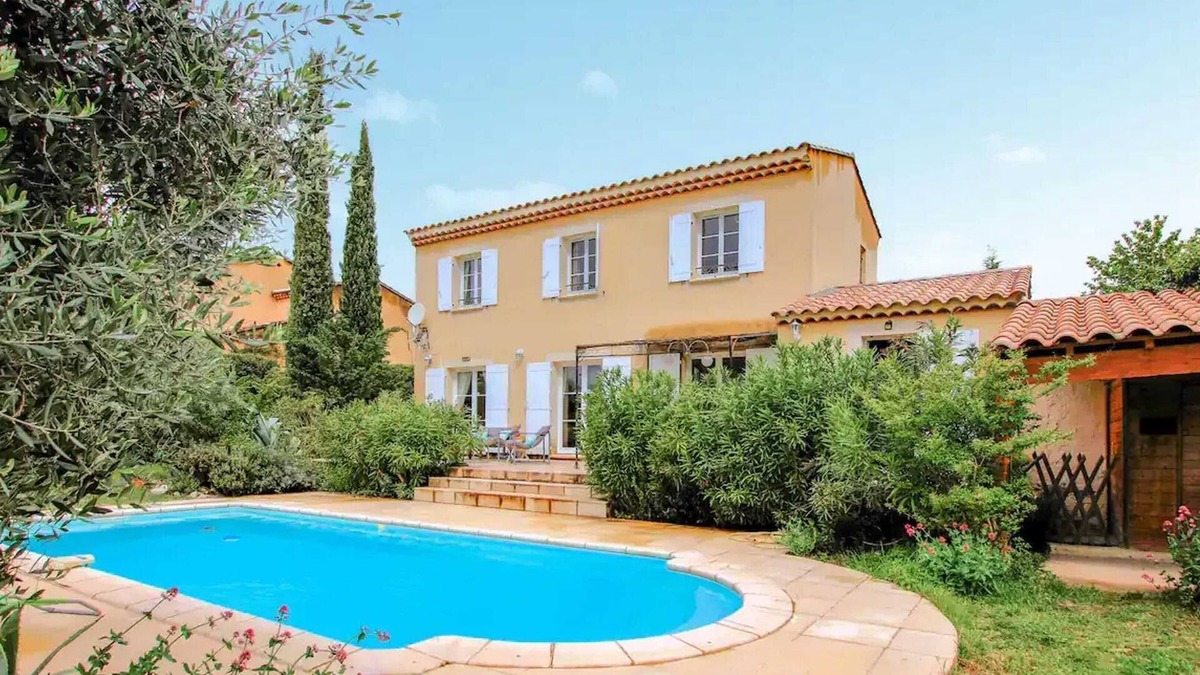 Saint-Maurice-sur-Eygues Villa | Homerez - Villa in Saint-Maurice-sur-Eygues