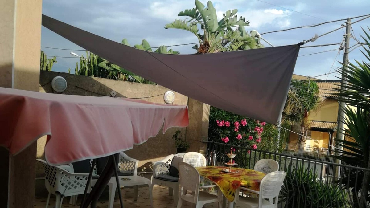 Scoglitti House | Homerez - 100 m away from the beach! House for 4 ppl. with sea view at Scoglitti