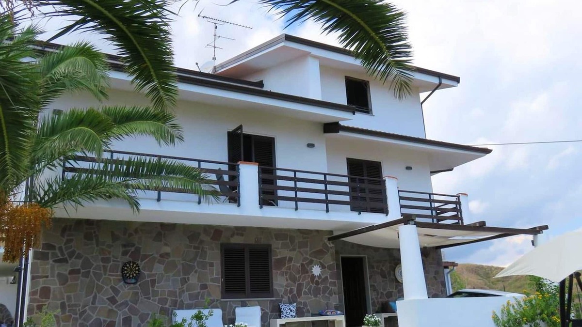 Brancaleone Marina House | Homerez - 200 m away from the beach! House for 10 ppl. with jacuzzi and sea view