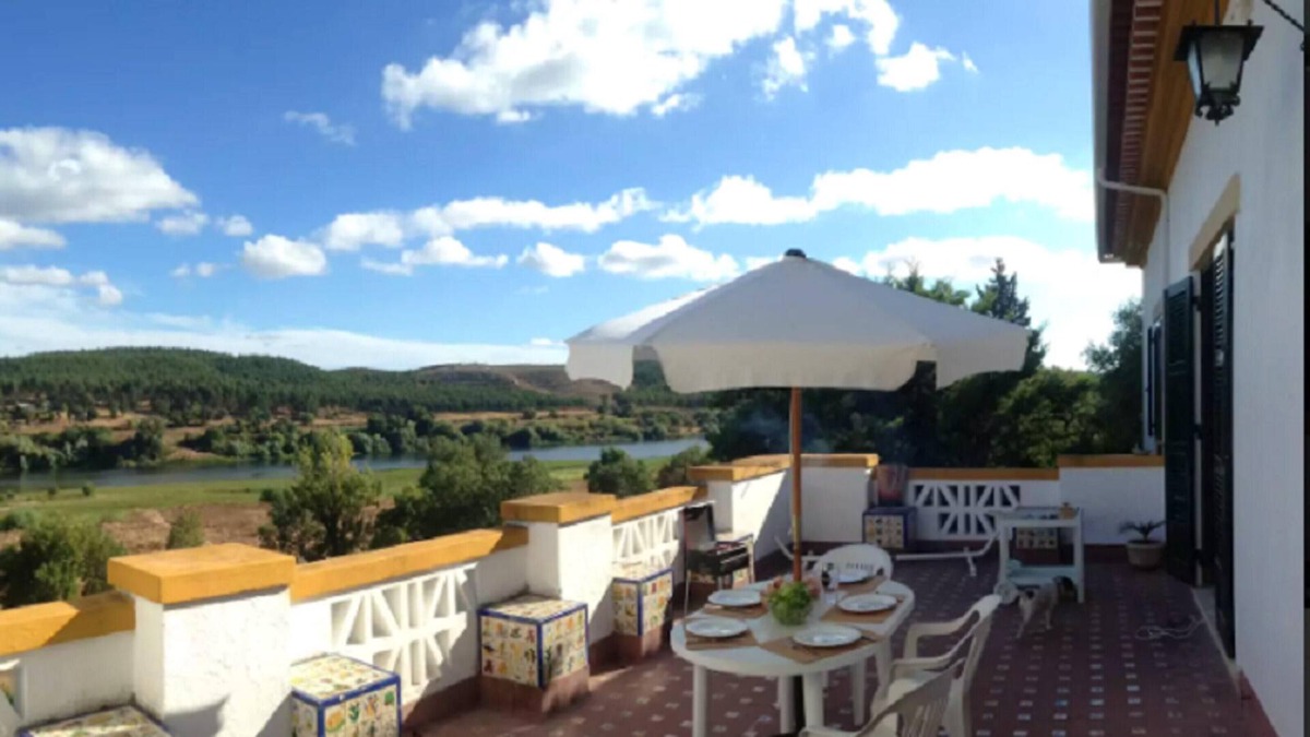 Praia do Ribatejo Apartment | Homerez - 200 m away from the beach! Appartement for 5 ppl. at Praia do Ribatejo