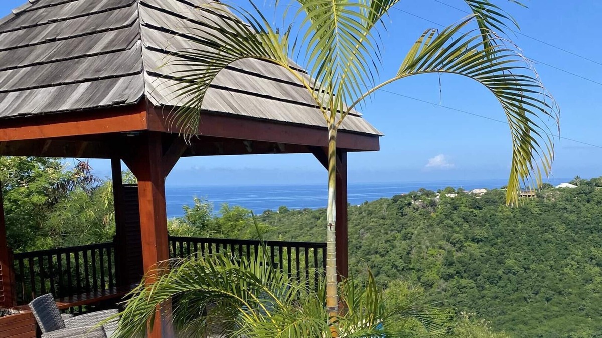 Marigot House | Homerez - Amazing bungalow 6 km away from the beach for 2 ppl. with shared pool