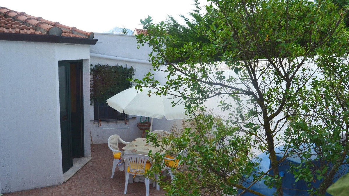 Pergusa House | Homerez - Amazing house for 4 ppl. with garden and terrace at Enna