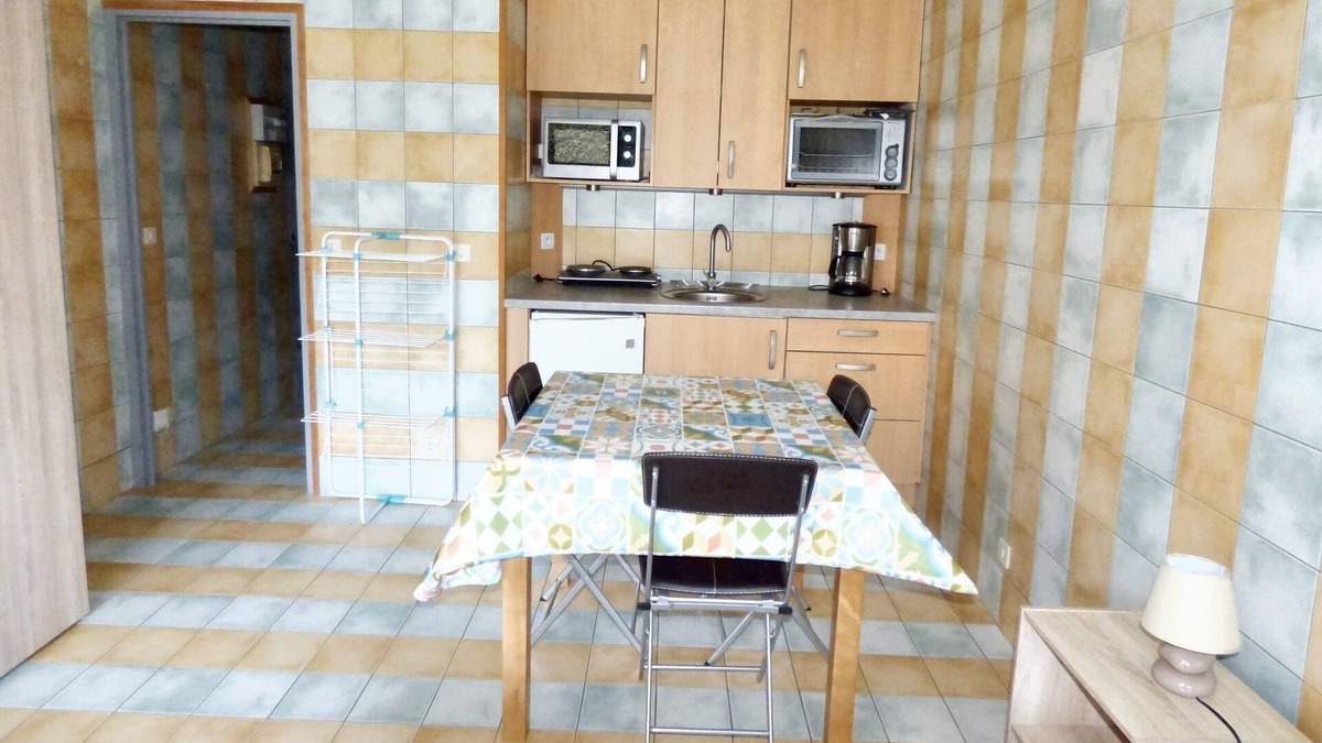 Brioude Apartment | Homerez - Amazing studio for 2 ppl. with terrace at Brioude
