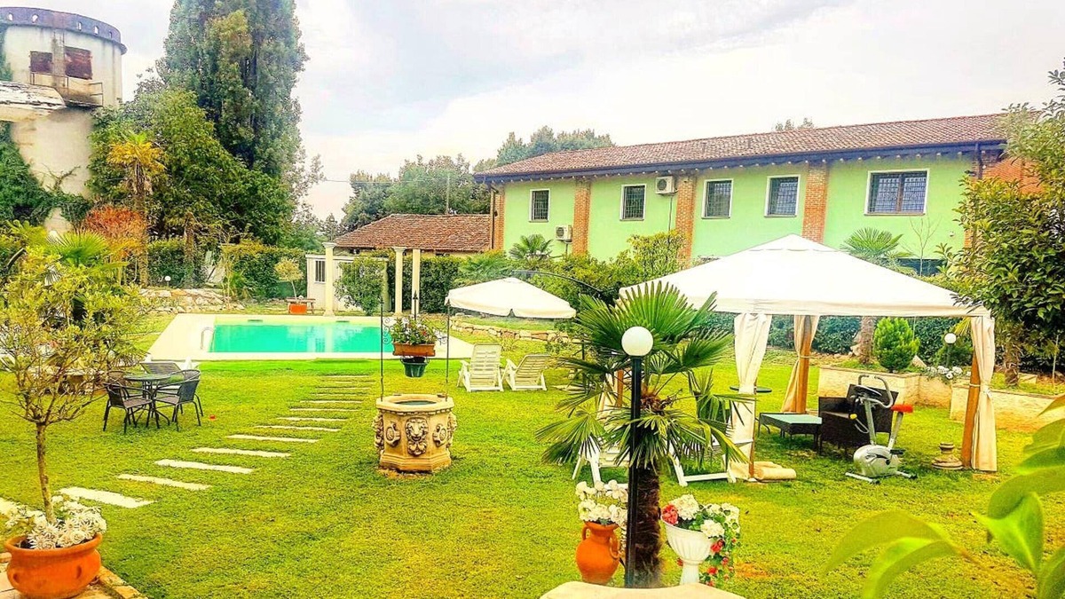 Gragnano Trebbiense Apartment | Homerez - Amazing studio for 3 ppl. with shared pool and balcony at Gragnano