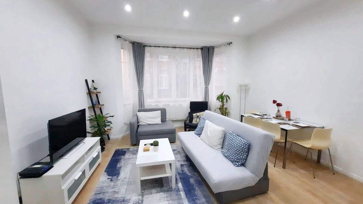 Sint-Jans-Molenbeek Apartment | Homerez - Apt. Molenbeek-St-Jean + Parking