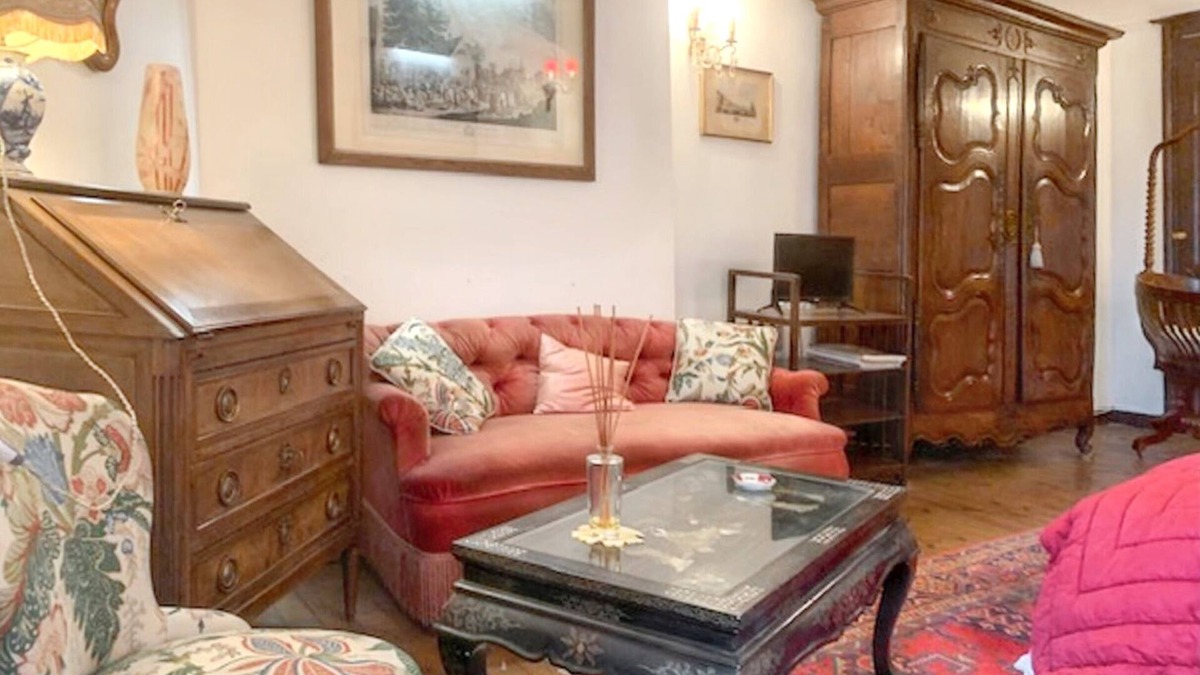 Sainte-Croix-Du-Mont Apartment | Homerez - Apt in Sainte-Croix-du-Mont