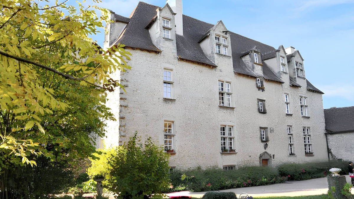 Saint-Genes-du-Retz Apartment | Homerez - Apartment in Saint-Gènes-du-Retz