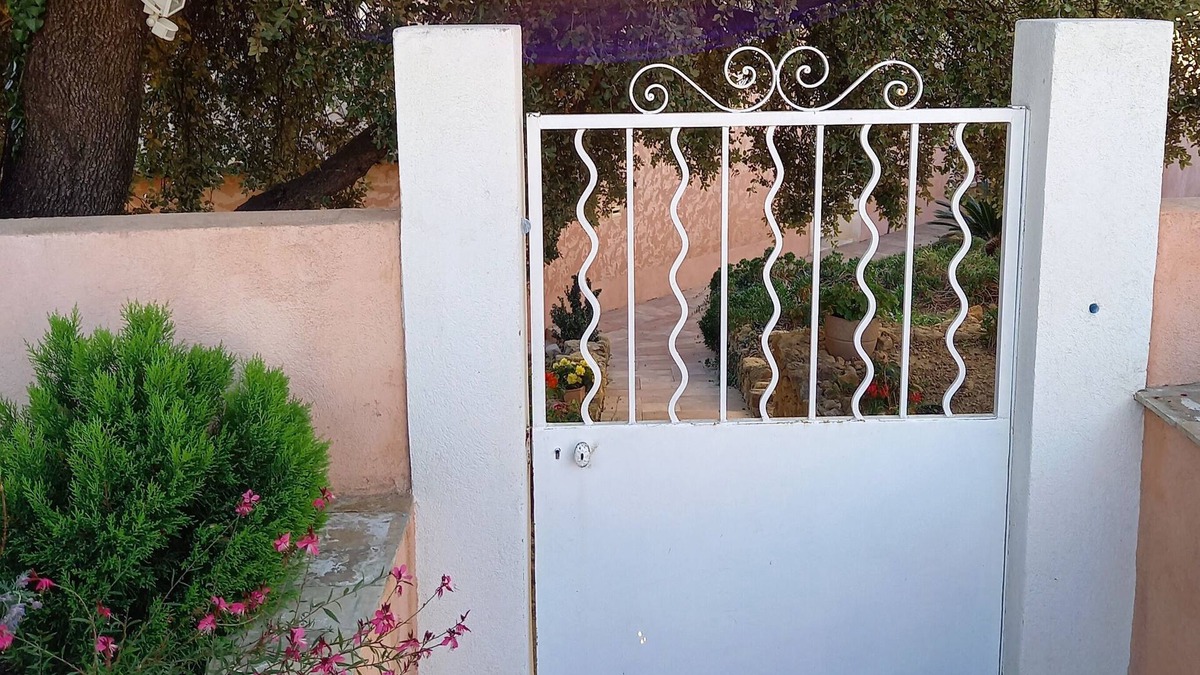 Salon-de-Provence Apartment | Homerez - Apartment - Salon-de-Provence