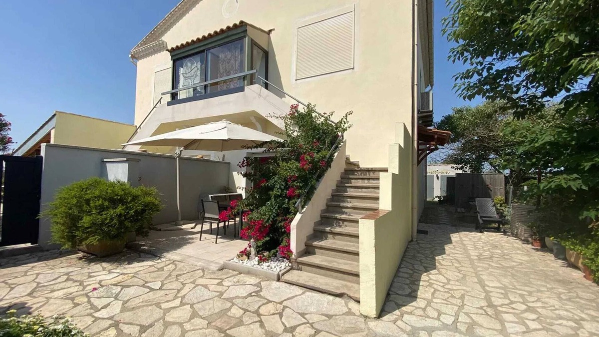 Aigues-Mortes Apartment | Homerez - Apartment Aigues-Mortes