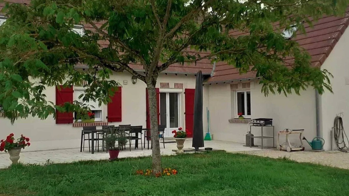 Cour-Cheverny Apartment | Homerez - Apartment in Cour-Cheverny