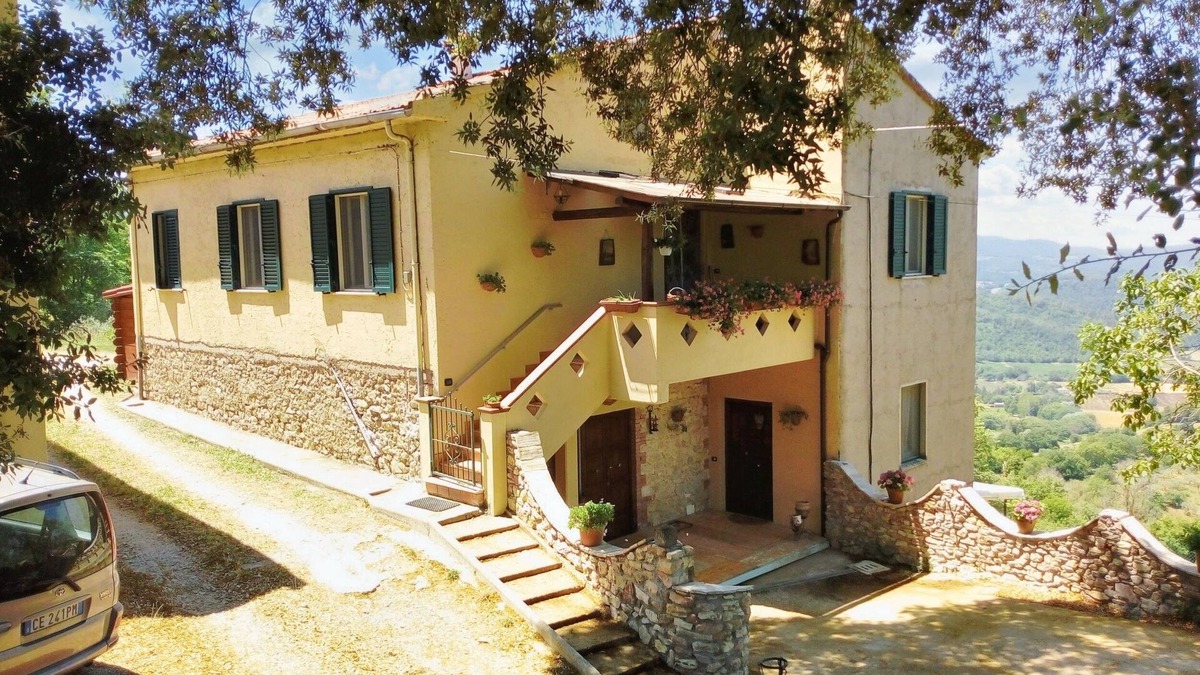 Stroncone Apartment | Homerez - Apartment in Coppe, mountain view
